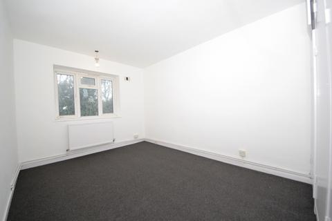 3 bedroom flat to rent, Elmshurst Crescent, N2