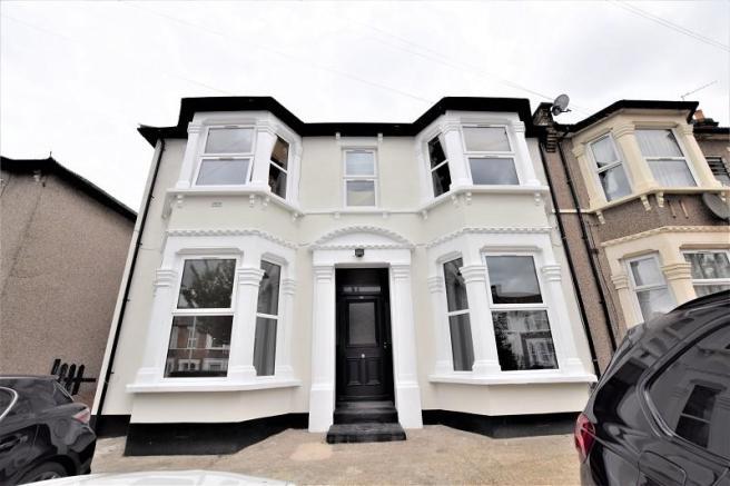 Lovely 2-Bedroom Ground Floor Flat for Sale