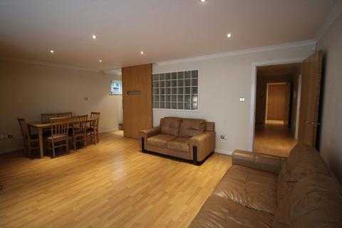 3 bedroom apartment to rent, Liverpool L18