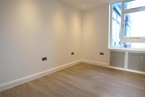 4 bedroom apartment to rent, Lyndhurst Court, St John's Wood NW8