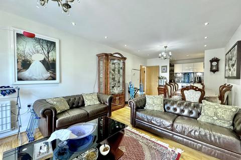 2 bedroom flat for sale, Telegraph Avenue, London NW9