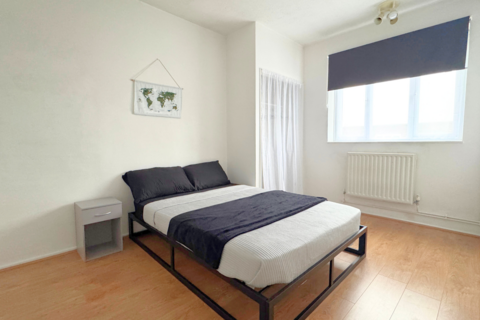 3 bedroom flat to rent, Darenth Road, London