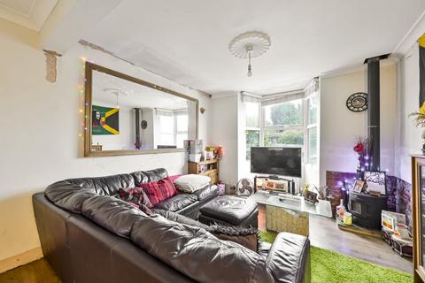 2 bedroom end of terrace house for sale, Loose Road, Maidstone, ME15