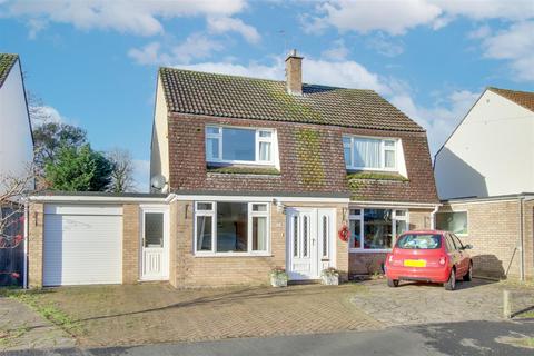 4 bedroom detached house for sale, Elm Drive, St Ives