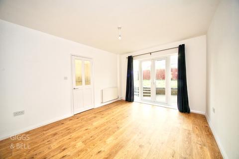 3 Corncrake Close, Luton, LU2 8EL