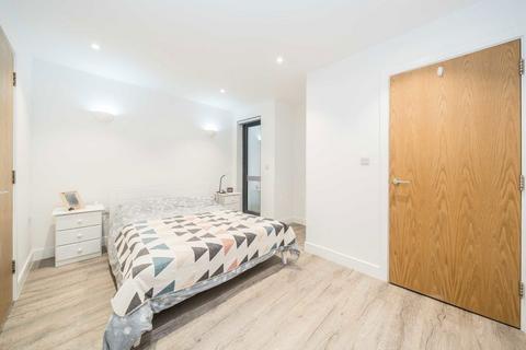 2 bedroom flat for sale, Liverpool Road, London N1