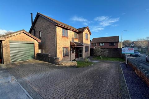 4 bedroom detached house for sale, Heol Penderyn, Bridgend CF31