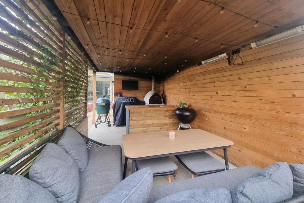 Entertaining space