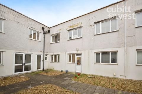 1 bedroom ground floor flat to rent, Bowthorpe House, Gatwick Road, RH10