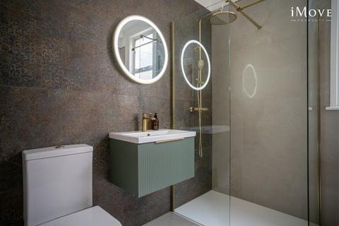 Flat 3, 61 Culverley Road, London, SE6 2LD