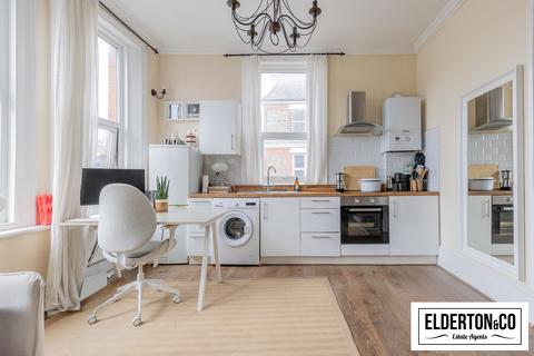 39b Tottenham Lane, London, N8 9BD