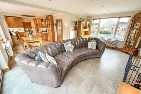 3 bedroom detached house for sale, Hampton Rise, Oswestry