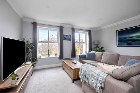 2 bedroom apartment for sale, Wimblehurst Road, Delancey Court, RH12