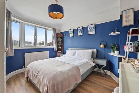 2 bedroom flat for sale, Meadowview Road, London