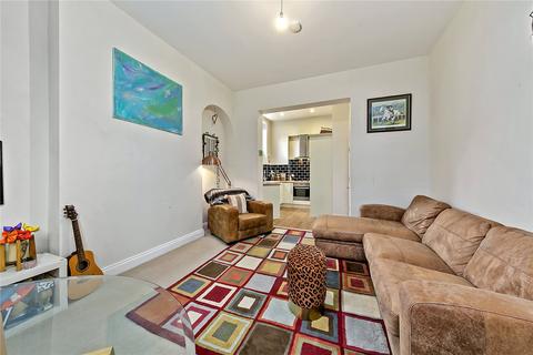 2 bedroom apartment for sale, Station Road, Hampton