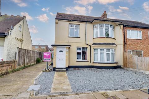 2 bedroom flat for sale, Percy Road, Leigh-On-Sea SS9