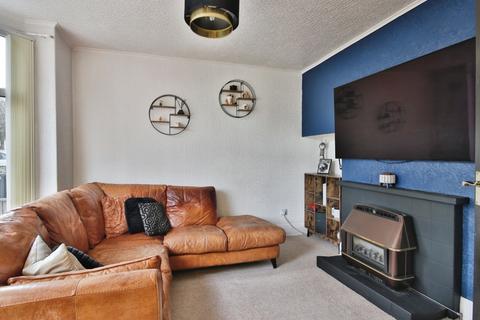 3 bedroom terraced house for sale, Cranbrook Avenue, Hull, East Riding Of Yorkshire, HU6 7TX