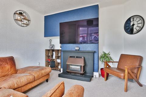 3 bedroom terraced house for sale, Cranbrook Avenue, Hull, East Riding Of Yorkshire, HU6 7TX