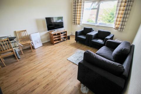 2 bedroom flat to rent, Kenton Road, Embassy Court, HA3