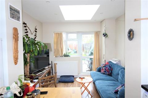 1 bedroom apartment to rent, Lausanne Road, London N8