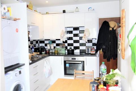 1 bedroom apartment to rent, Lausanne Road, London N8