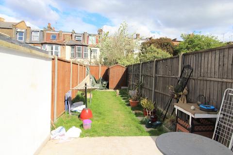 1 bedroom apartment to rent, Lausanne Road, London N8