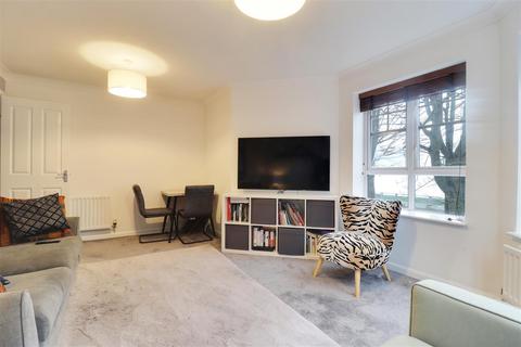 3 bedroom flat for sale, St Marys Close, Hessle