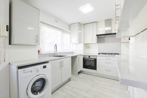 4 bedroom maisonette to rent, .Rupert Gardens, Brixton, London, SW9