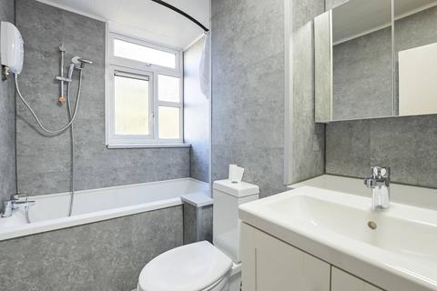 4 bedroom maisonette to rent, .Rupert Gardens, Brixton, London, SW9