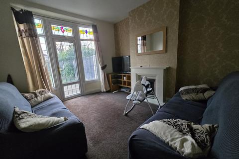 3 bedroom semi-detached house to rent, Willett Road, West Bromwich