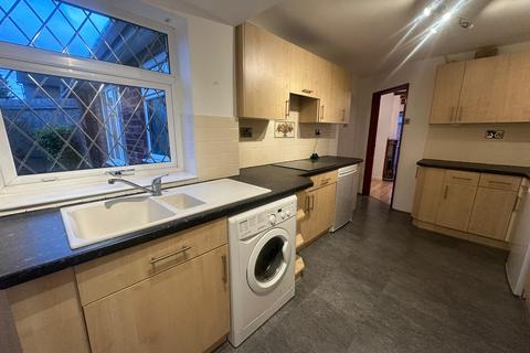 2 bedroom bungalow to rent, Blenheim Road, Leicester LE4