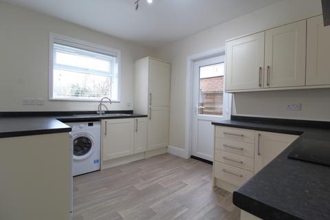 3 bedroom semi-detached house to rent, Botley Road, Burridge