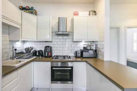 1 bedroom in a house share to rent, Wellesley Road Croydon CR0