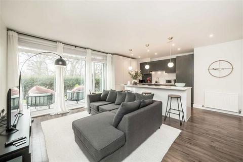 2 bedroom flat for sale, Southcott Road, Teddington TW11