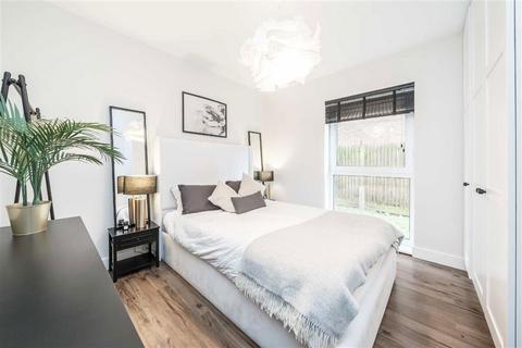 2 bedroom flat for sale, Southcott Road, Teddington TW11