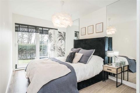 2 bedroom flat for sale, Southcott Road, Teddington TW11