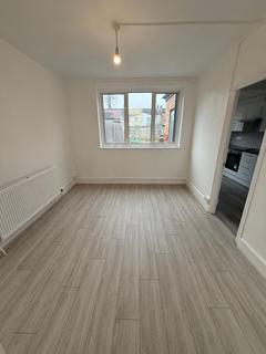 4 bedroom house to rent, Morley Avenue, London N18