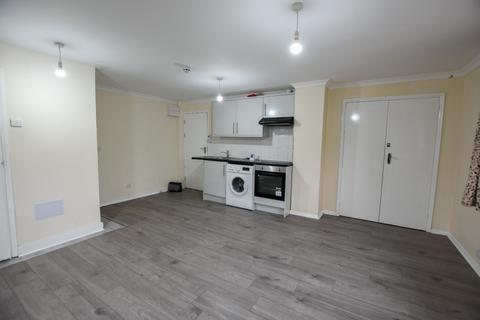 Studio to rent, Great Queen Street, Dartford,