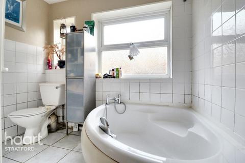 20 Holness Road, London, E15 4EN