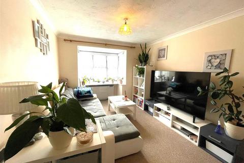 1 bedroom flat to rent, Newport Road, Aldershot GU12