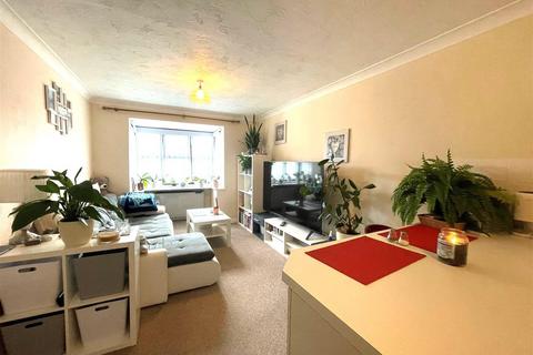 1 bedroom flat to rent, Newport Road, Aldershot GU12