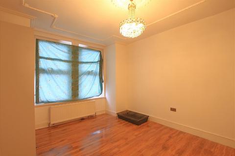 4 bedroom end of terrace house for sale, Hanworth Road, Hounslow TW3