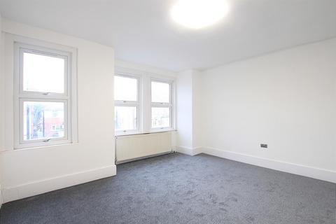 4 bedroom end of terrace house for sale, Hanworth Road, Hounslow TW3