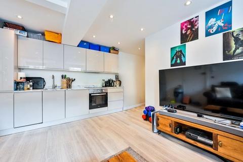 1 bedroom flat for sale, Friar House, Copse Road, Woking, London, GU21