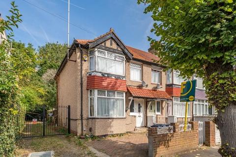 3 bedroom flat for sale, Studland Road, London, W7