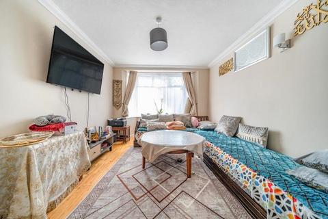 3 bedroom flat for sale, Studland Road, London, W7