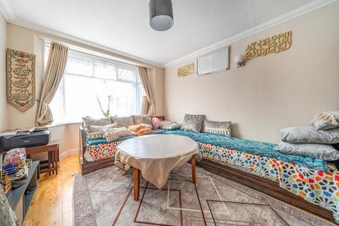 3 bedroom flat for sale, Studland Road, London, W7