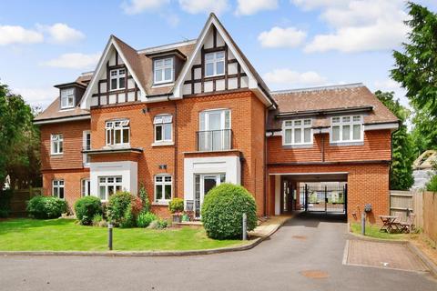 2 bedroom apartment to rent, Maypole Road, East Grinstead, RH19