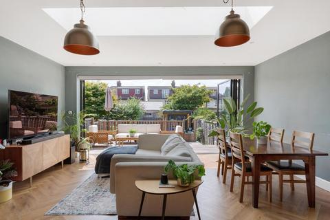 136 Boston Manor Road, Brentford, TW8 9LN