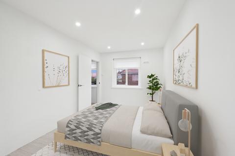 14 Walton Way, London, W3 0AW